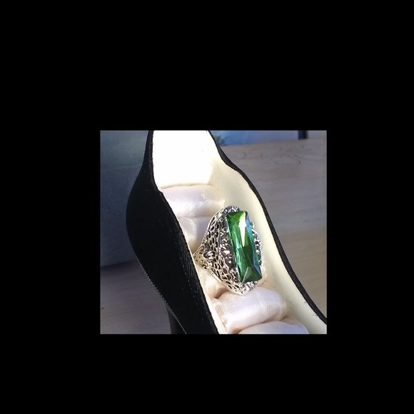 New: Brilliant Green and Silver Ring - Picture 2 of 4